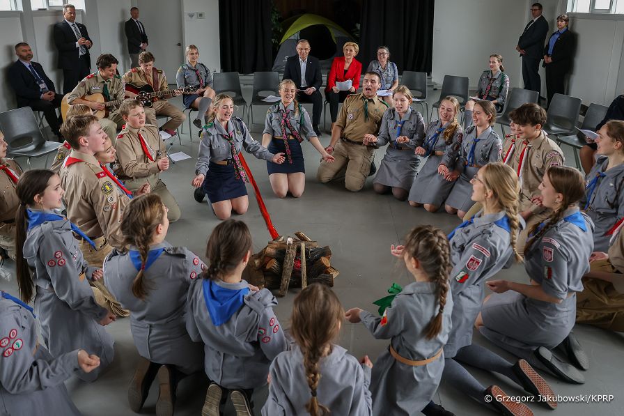 09_Agata_Andrzej_Duda_harcowki_grupy_ISKRA-_20240421_1S5A0022.jpg