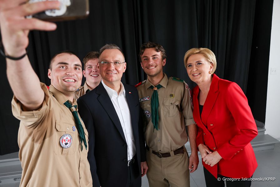 16_Agata_Andrzej_Duda_harcowki_grupy_ISKRA-_20240421_1S5A0386.jpg