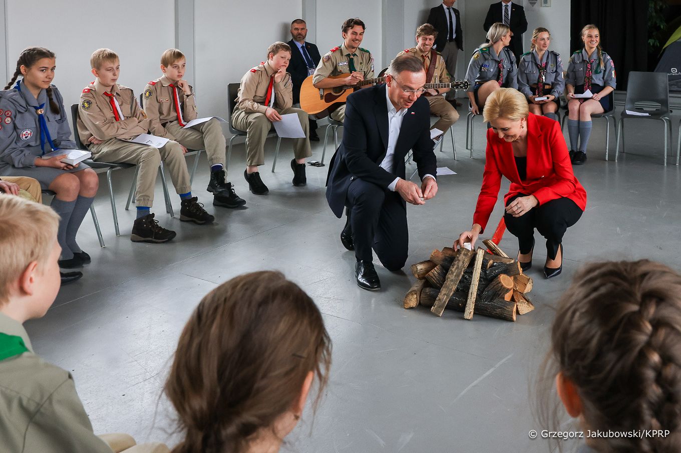 04_Agata_Andrzej_Duda_harcowki_grupy_ISKRA-_20240421_GJA_8929.jpg