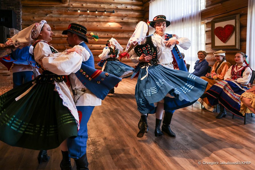 017_Agata_Kornhauser_Duda_spotkanie_zespoly_folklorystyczne_Edmonton_20240423_1S5A1205.jpg