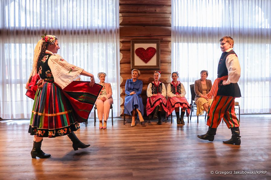 009_Agata_Kornhauser_Duda_spotkanie_zespoly_folklorystyczne_Edmonton_20240422_1S5A0710.jpg