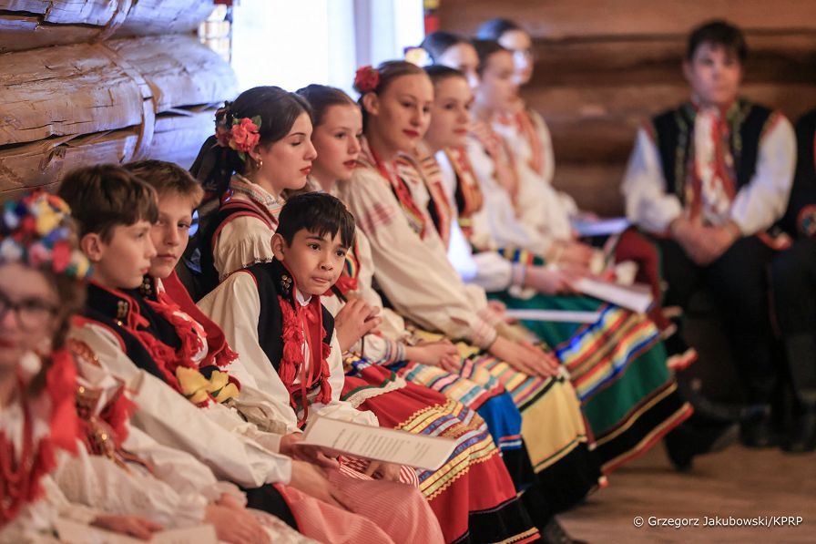 001_Agata_Kornhauser_Duda_spotkanie_zespoly_folklorystyczne_Edmonton_20240422_GJA_0109.jpg