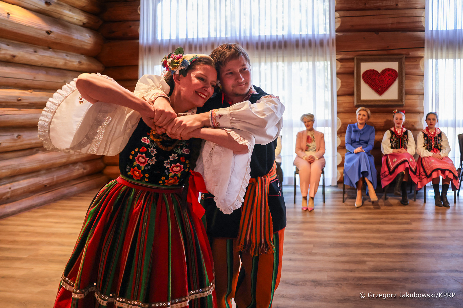 010_Agata_Kornhauser_Duda_spotkanie_zespoly_folklorystyczne_Edmonton_20240422_1S5A0725.jpg [1.04 MB]