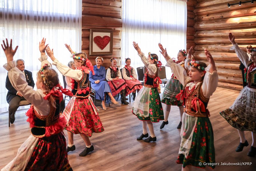 003_Agata_Kornhauser_Duda_spotkanie_zespoly_folklorystyczne_Edmonton_20240422_1S5A0552.jpg