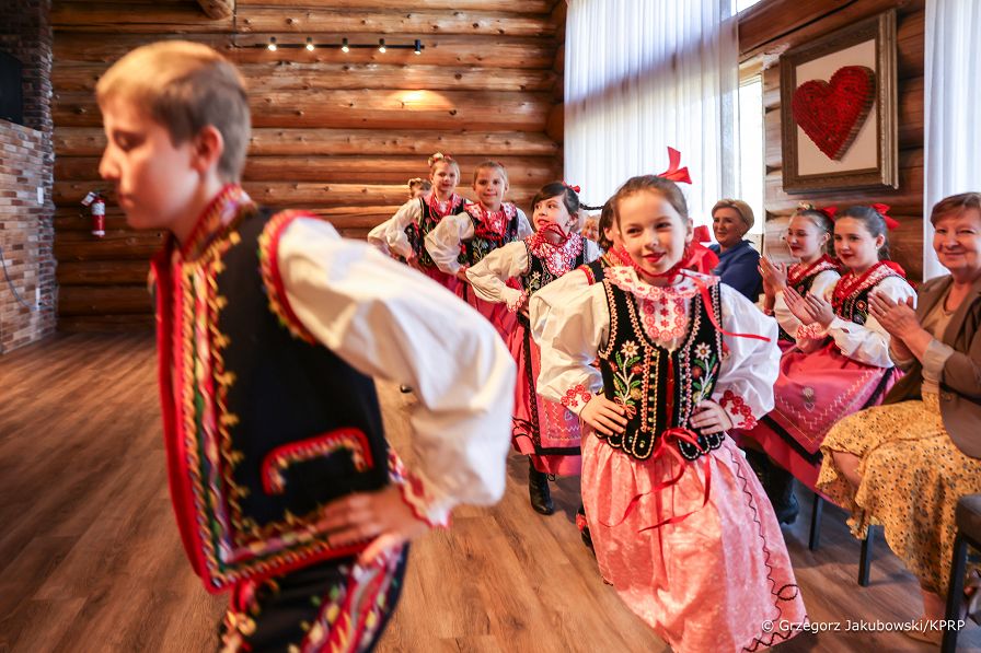 013_Agata_Kornhauser_Duda_spotkanie_zespoly_folklorystyczne_Edmonton_20240422_1S5A0966.jpg