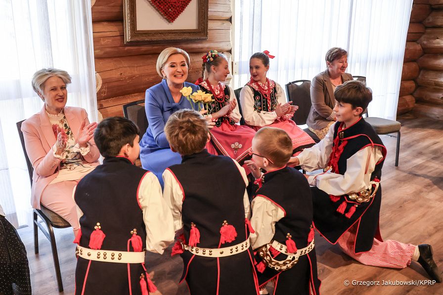 005_Agata_Kornhauser_Duda_spotkanie_zespoly_folklorystyczne_Edmonton_20240422_1S5A0576.jpg
