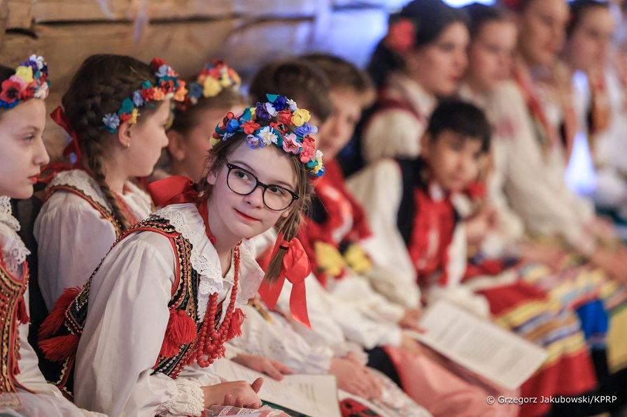 002_Agata_Kornhauser_Duda_spotkanie_zespoly_folklorystyczne_Edmonton_20240422_GJA_0111.jpg
