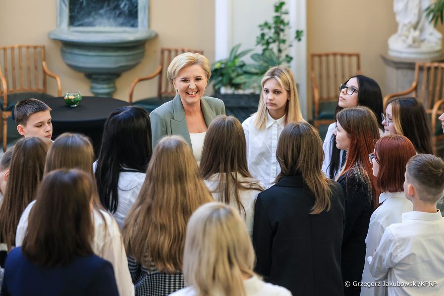 004_Agata_Kornhauser_Duda_spotkanie_uczniowie_szkoly_w_Piasecznie_20240403_GJA_8041.jpg