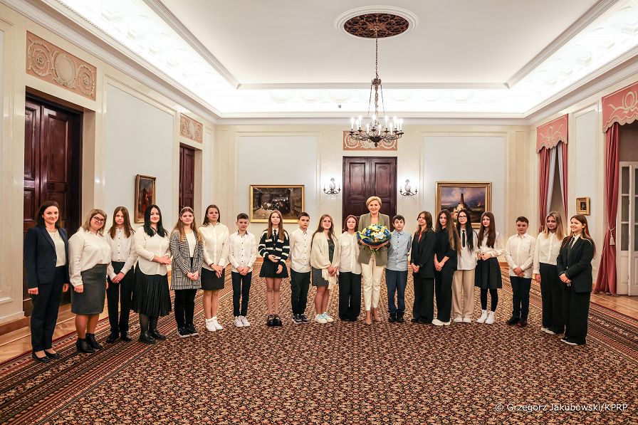 002_Agata_Kornhauser_Duda_spotkanie_uczniowie_szkoly_w_Piasecznie_20240403_1S5A8976.jpg