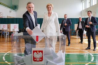 09_Andrzej_Agata_Duda_glosowanie_wybory_samorzadowe_20240407_MB2_4961.jpg