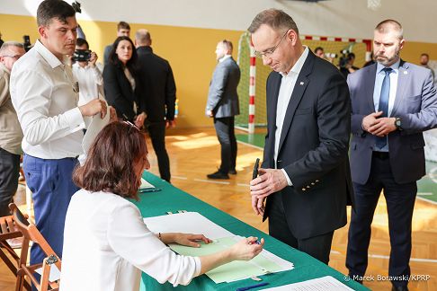 03_Andrzej_Agata_Duda_glosowanie_wybory_samorzadowe_20240407_MB2_4902.jpg