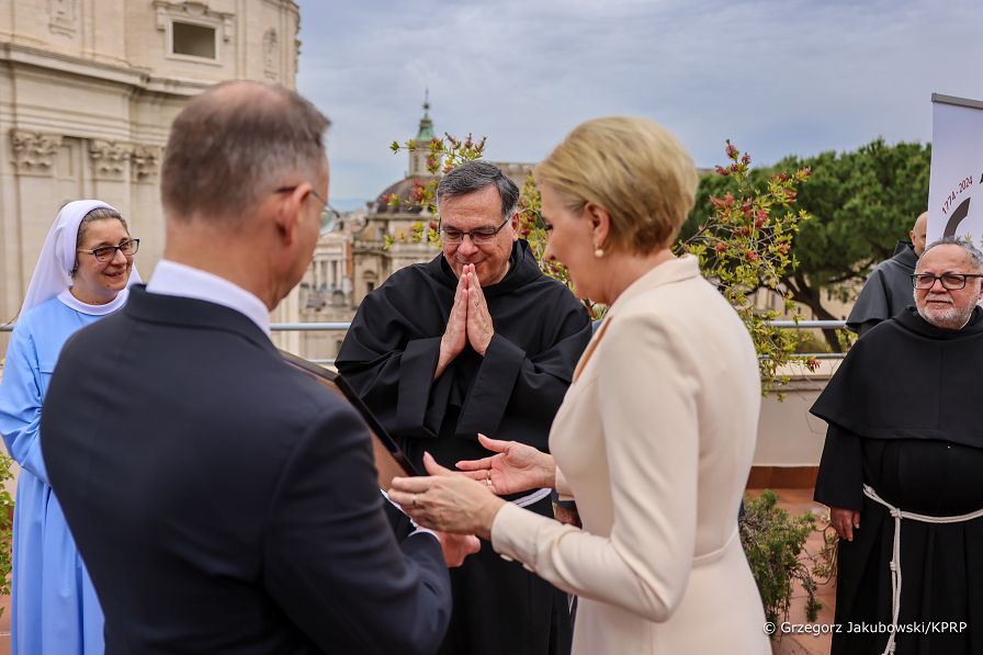 004_a_Para_Prezydencka_Kolegium_Franciszkanow_konwentualnych_20240518_1S5A2222 (1).jpg