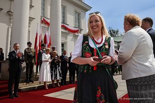 004_a_Para_Prezydencka_Dzien_Polonii_i_Polakow_za_Granica_i_Dzien_Flagi_RP_20240502_1S5A2610.jpg