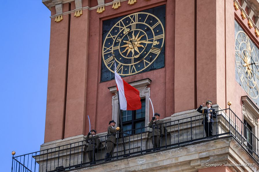 004_a_Para_Prezydencka_PARA_uroczystosci_podniesienie_Flagi_Panstwowej_RP_20240502_GJA_1294.jpg