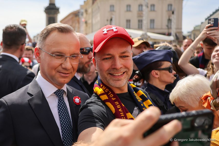 012_Para_Prezydencka_PARA_uroczystosci_podniesienie_Flagi_Panstwowej_RP_20240502_1S5A2364_1.jpg