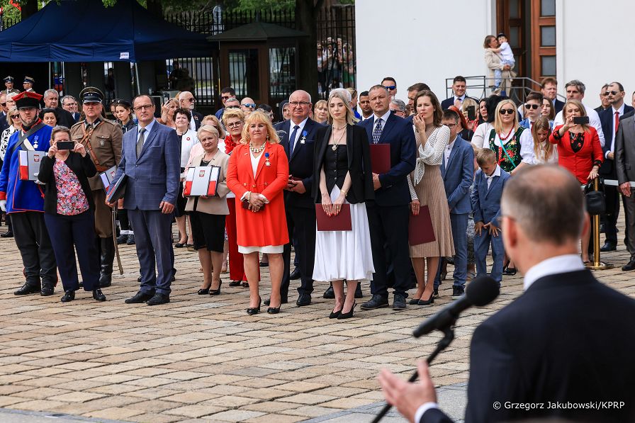 010_Para_Prezydencka_Dzien_Polonii_i_Polakow_za_Granica_i_Dzien_Flagi_RP_20240502_GJA_2017.jpg