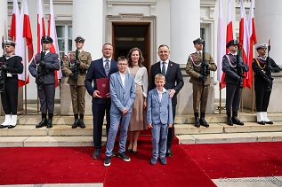 011_d_Para_Prezydencka_Dzien_Polonii_i_Polakow_za_Granica_i_Dzien_Flagi_RP_20240502_1S5A2797.jpg
