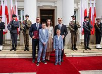 011_d_Para_Prezydencka_Dzien_Polonii_i_Polakow_za_Granica_i_Dzien_Flagi_RP_20240502_1S5A2797.jpg