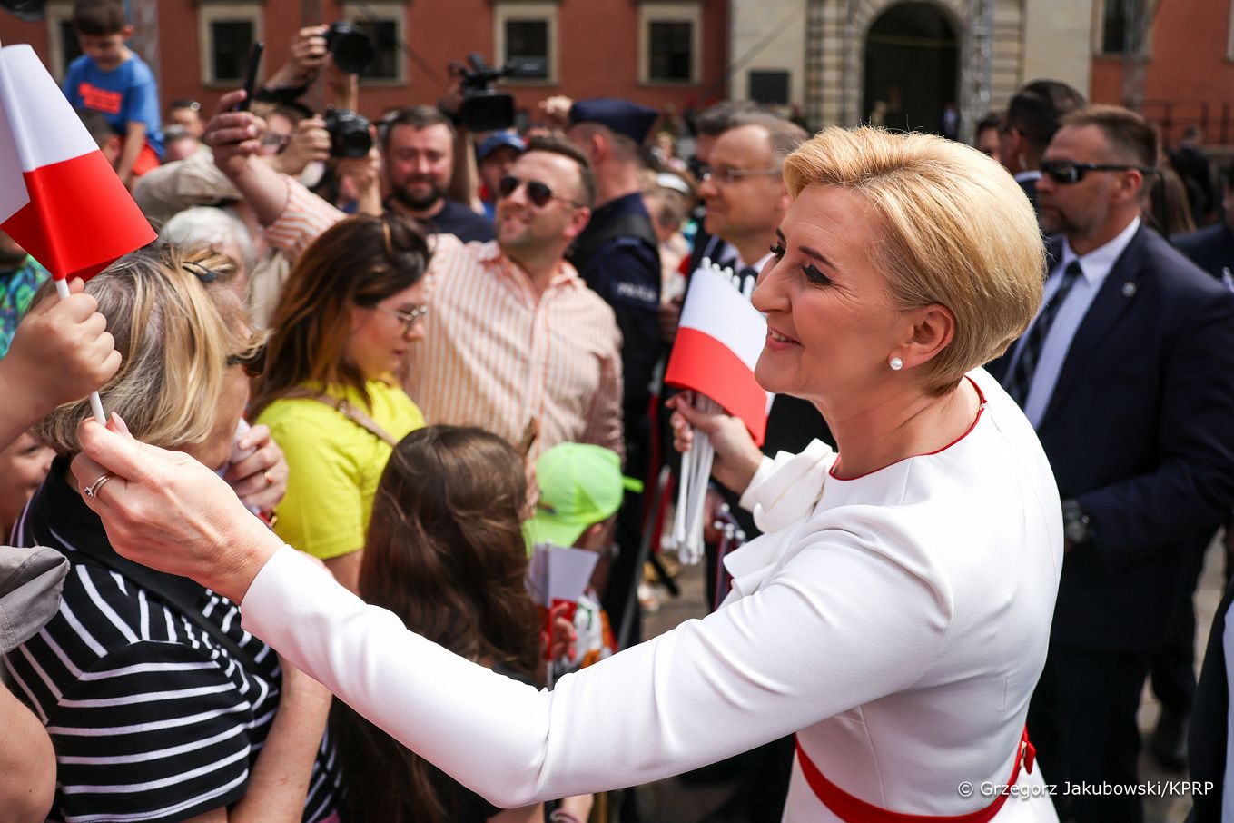 009_Galeria_swieta_majowe_20240519_004_Para_Prezydencka_PARA_uroczystosci_podniesienie_Flagi_Panstwowej_RP_20240502_1S5A1752.jpg