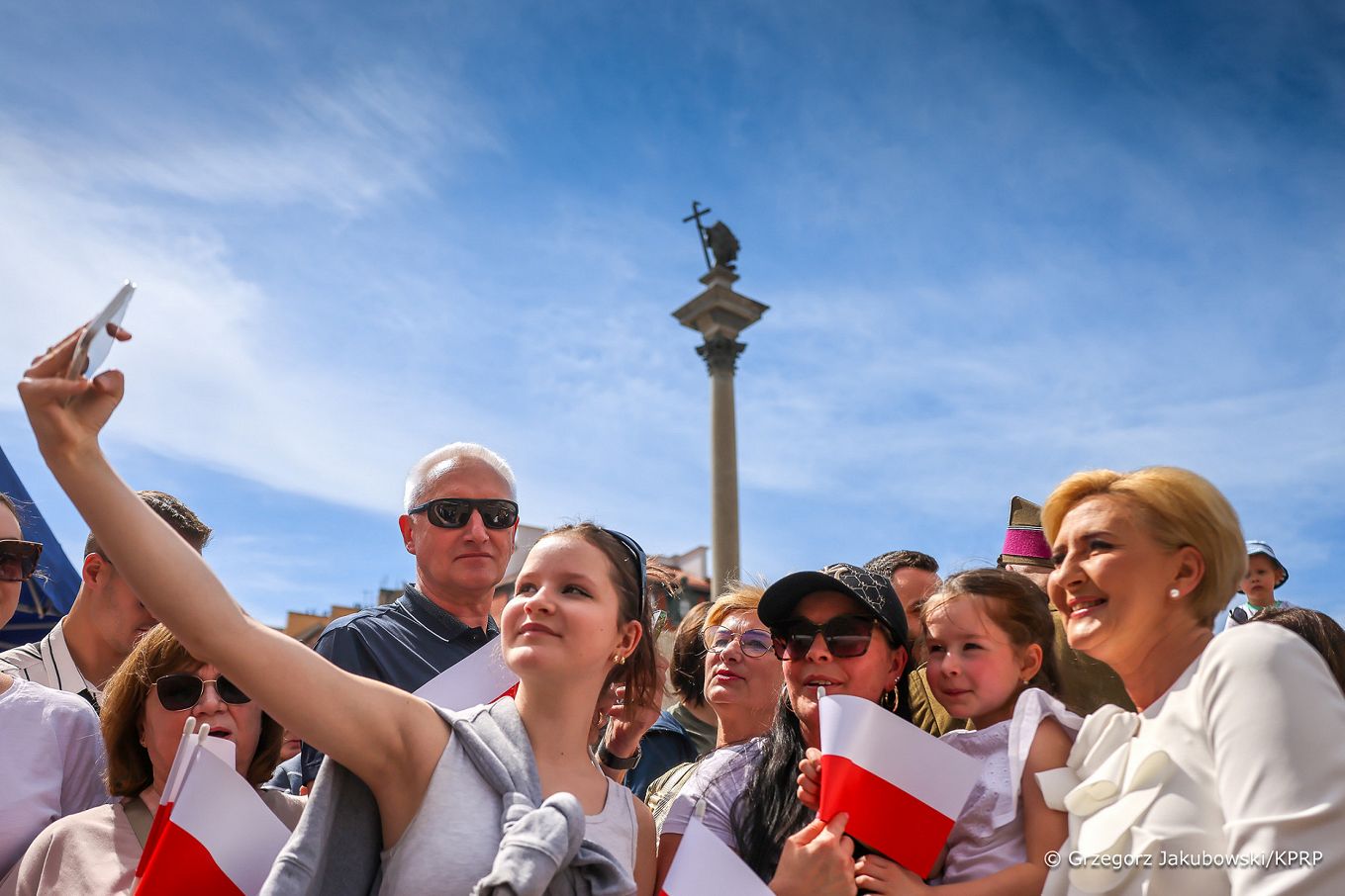 013_Galeria_swieta_majowe_20240519_014_Para_Prezydencka_PARA_uroczystosci_podniesienie_Flagi_Panstwowej_RP_20240502_1S5A2401.jpg