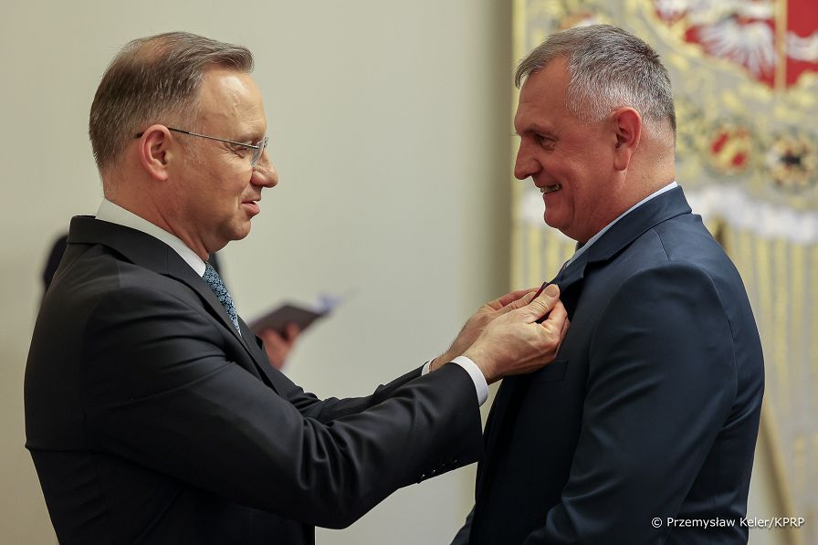 02_Andrzej_Duda_ odznaczenia_zasłuzeni_w_dzialanosci_sportowo-wychowawczej_20240507_PK2_3610.jpg