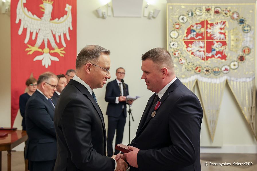04_Andrzej_Duda_ odznaczenia_zasłuzeni_w_dzialanosci_sportowo-wychowawczej_20240507_PK1_1027.jpg