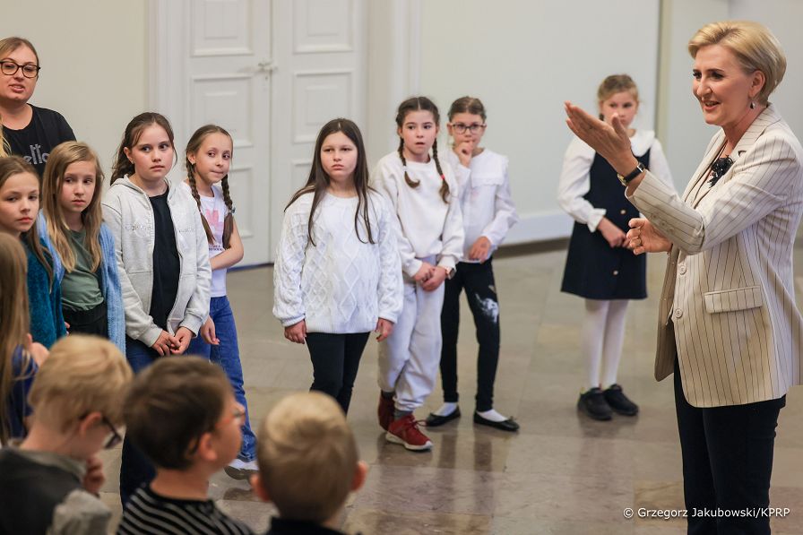 004_Agata_Kornhauser_Duda_spotkanie_z_dziecmi_Szkoly_Podstawowej_20240507GJA_2343.jpg