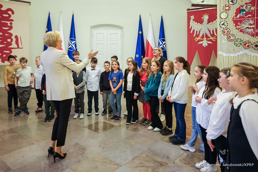 002_Agata_Kornhauser_Duda_spotkanie_z_dziecmi_Szkoly_Podstawowej_202405071S5A4801.jpg