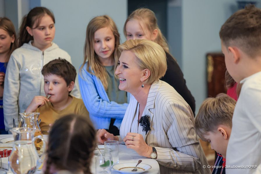 011_Agata_Kornhauser_Duda_spotkanie_z_dziecmi_Szkoly_Podstawowej_20240507GJA_2420.jpg