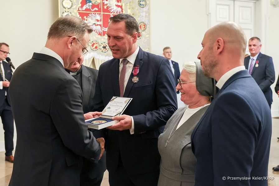 09_Andrzej_Duda_ odznaczenia_zasłuzeni_w_dzialanosci_sportowo-wychowawczej_20240507_PK1_1224.jpg