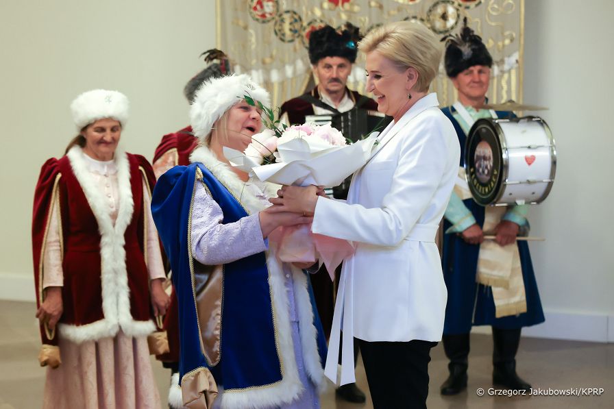 03_Agata_Kornhauser_Duda_członkowie_Stowarzyszenia_Tradycji_Rozwoju_Gminy_Kloczew_20240508_1S5A5557.jpg