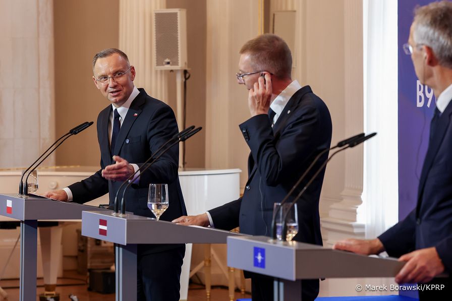 06_Andrzej_Duda_wypowiedz_media_Bukaresztanska_Dziewiatka_Ryga_20240611_MB2_0375.jpg