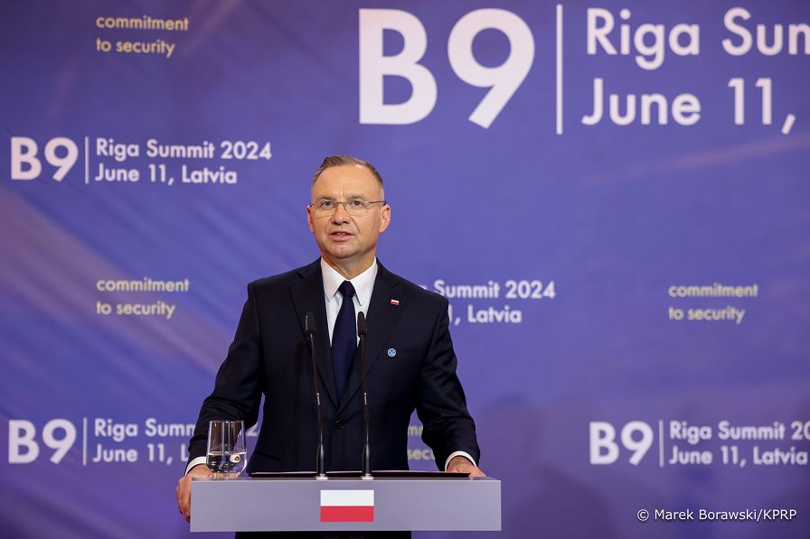 02_Andrzej_Duda_wypowiedz_media_Bukaresztanska_Dziewiatka_Ryga_20240611_MB1_5275.jpg