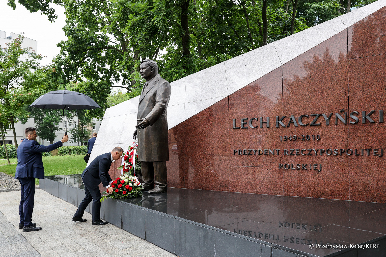 001_PAD_kwiaty_pomnik_Lecha_Kaczynskiego_Lublin_20240613_PK1_2498.jpg [1.74 MB]