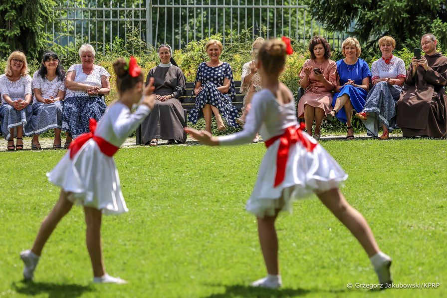 005_Agata_Kornhauser_Duda_spotkanie_podopieczni_fundacji_Karmel_w_Wisle_20240618_1S5A4393.jpg