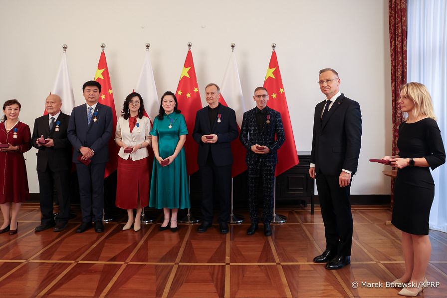 07_Andrzej_Agata_Duda_odznaczenia_Ambasada_Polska_Chiny_20240623_MB1_9197.jpg