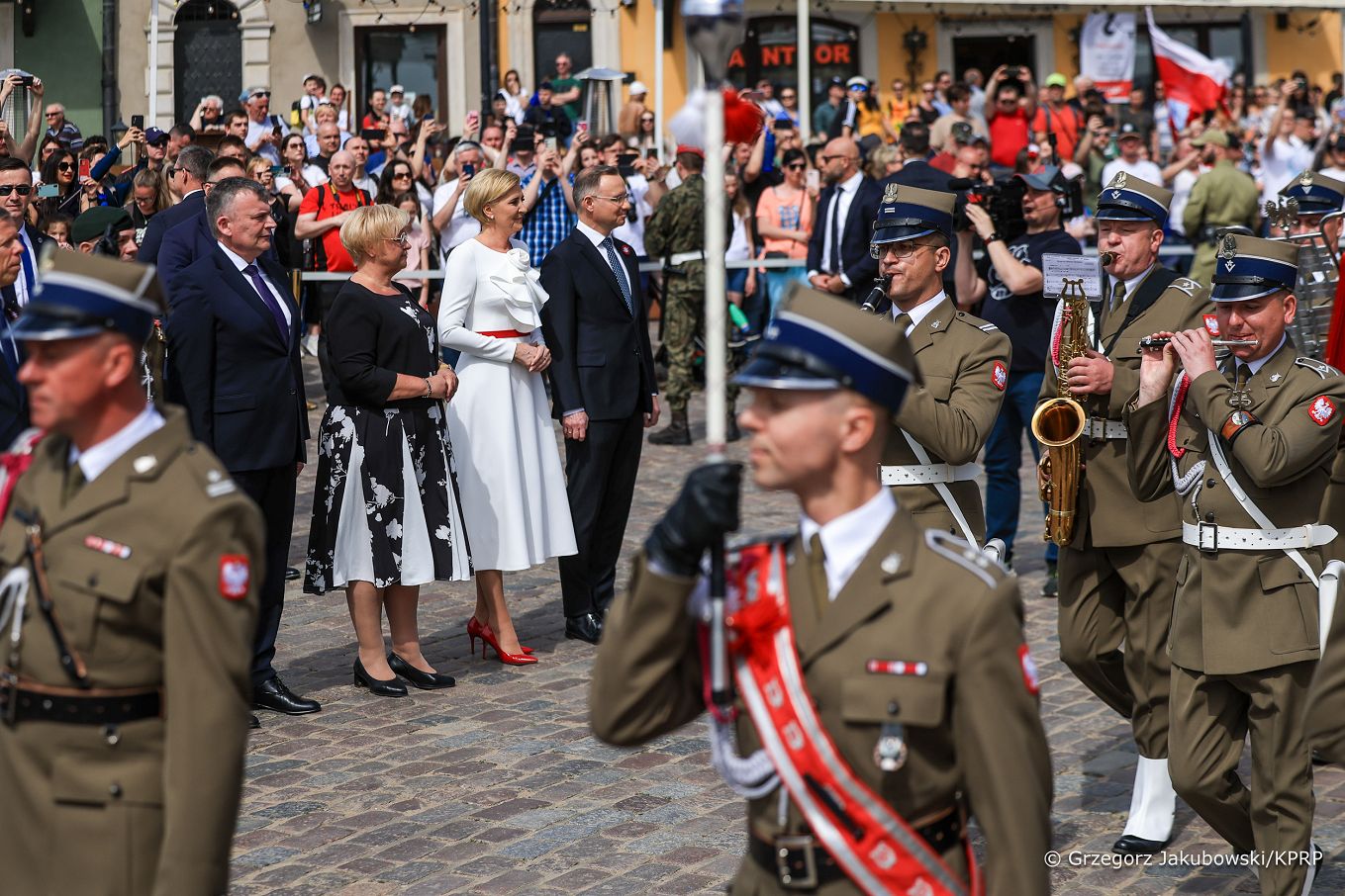 002_004_f_Para_Prezydencka_PARA_uroczystosci_podniesienie_Flagi_Panstwowej_RP_20240502_GJA_1364.jpg