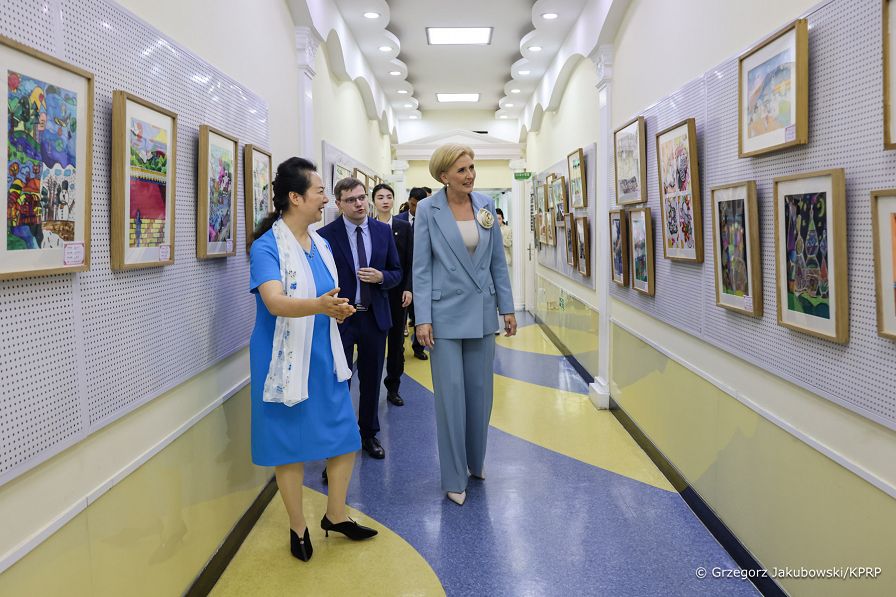 013_Agata_Kornhauser_Duda_wizyta_Szkola_Chaoyang_Shiyan_Xiaoxue_Chiny_20240625_GJB_0173.jpg