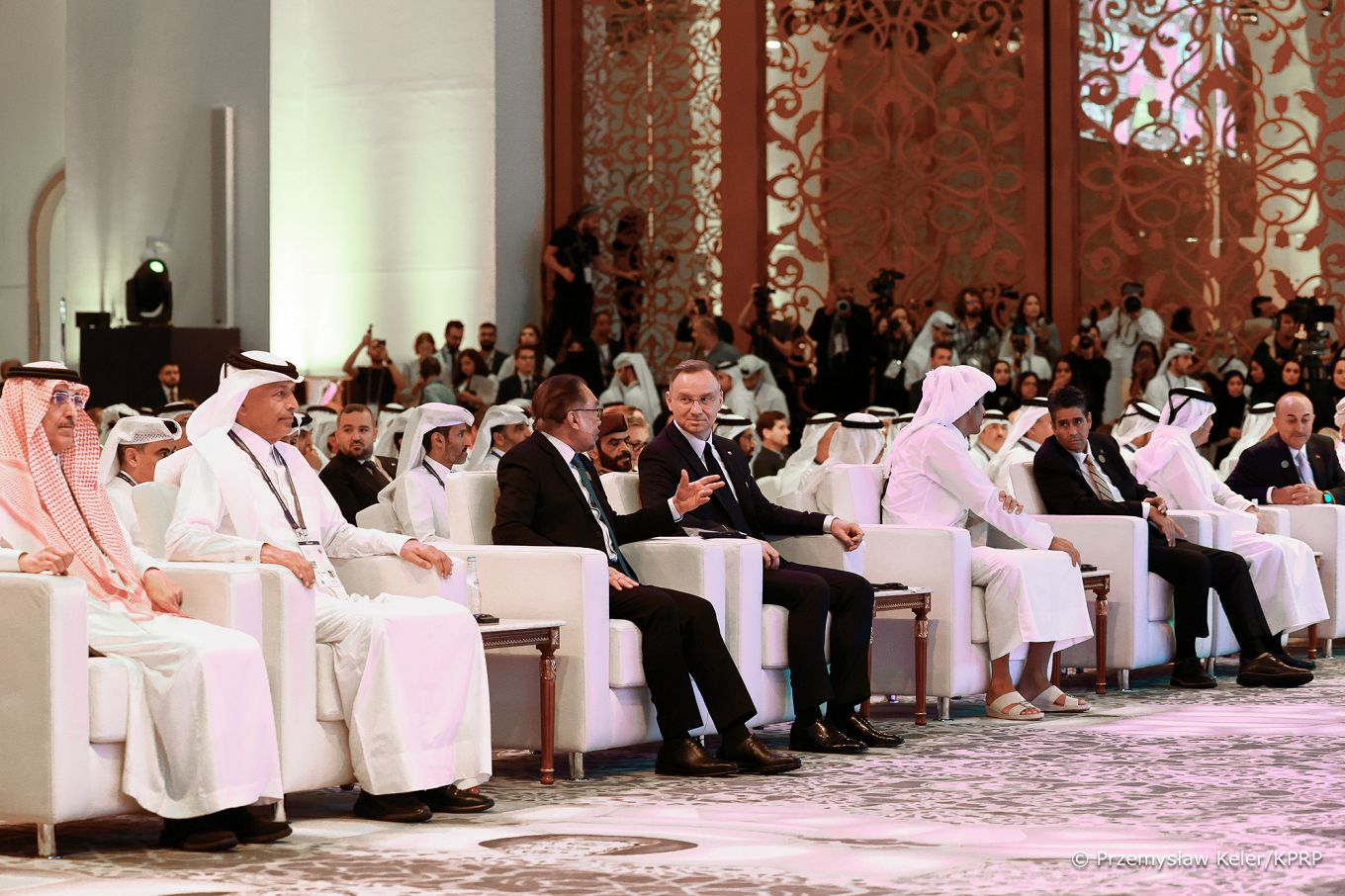 026_08_Andrzej_Duda_Forum_Ekonomiczne_Katar_20240514_PK2_6045.jpg