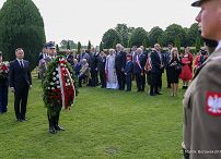 07_Andrzej_Duda_Polski_Cmentarz_Wojenny_Langannerie_Normandia _20240606_MB2_6791.jpg