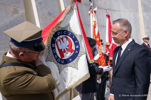 12_Andrzej_Duda_Polski_Cmentarz_Wojenny_Langannerie_Normandia _20240606_MB2_6948.jpg