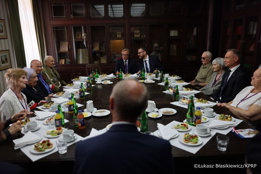 002_PAD_Obiad_kombatanci_postańcy_20240730_LB_13293.jpg.JPG