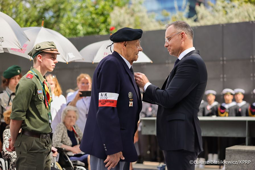 007_PAD_Muzeum_Powstania_Warszawskiego_odznaczenia_20240730_LB_12444.jpg.JPG