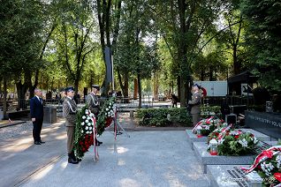 01_Piotr_Cwik_wience_groby_Dowodcow_Armii_Krajowej_20240801_PK1_0230.jpg