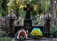 003_PAD_zlozenie_wienca_przed_Pomnikiem_Zolnierzy_Ukrainskiej_Republiki_Ludowej_20240814_PK1_6935.jpg
