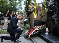 002_PAD_zlozenie_wienca_przed_Pomnikiem_Zolnierzy_Ukrainskiej_Republiki_Ludowej_20240814_PK1_6918.jpg