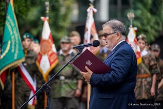 004_Minister_Andrzej_Dera_uroczystosc_w_holdzie_ludnosci_cywilnej_Woli_20240805_LB_06509.jpg