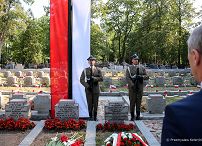 010_04_Piotr_Cwik_wience_groby_Dowodcow_Armii_Krajowej_20240801_PK1_0455.jpg