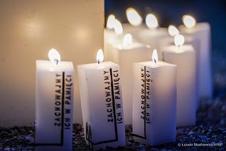 009_Minister_Andrzej_Dera_Marsz_Pamieci_Ofiar_Cywilnych_Powstania_Warszawskiego_20240805_LB_06942.jpg