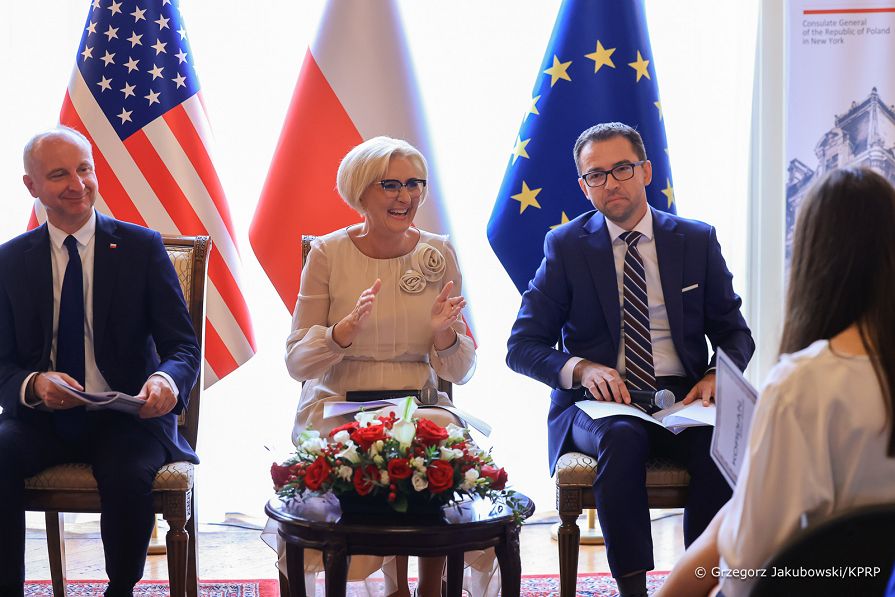 13_Agata_Kornhauser_Duda_Narodowe_Czytanie_konsulat_Nowy_Jork_20240924_GJA_4704.jpg